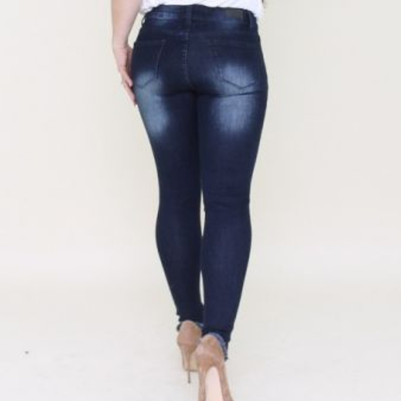 Lucky & Blessed PLUS SIZE JEANS💥 PRICE IS FIRM!💥 - Picture 4 of 5